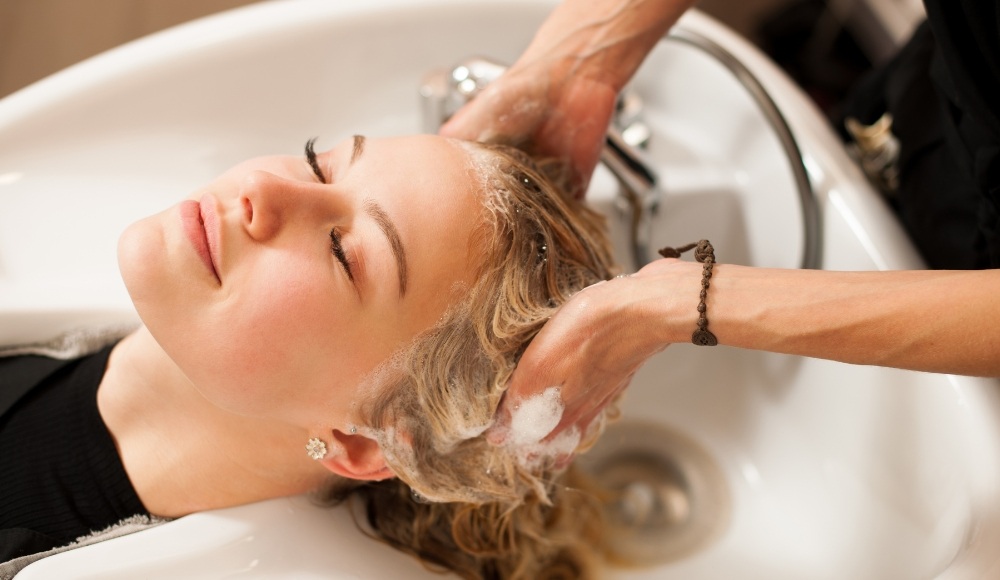 Le Head Spa : un rituel japonais pour des cheveux en pleine santé et un esprit apaisé